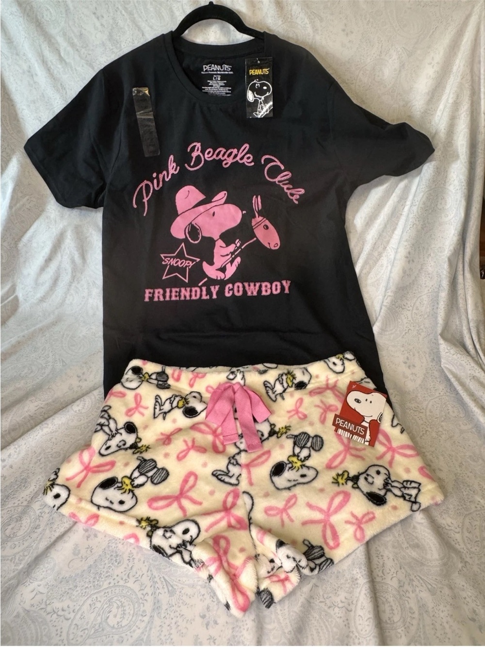 Peanuts Snoopy Juniors Large 2 Piece Tshirt & Plush Shorts Set